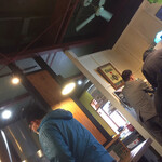 ラーメン フリーバーズ - チケットを買うオジちゃま。