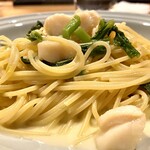 マルサンショクドウ - 帆立の菜花の香りは勿論のこと アンチョビーや微かなガーリックの味も感じる 抑え気味のクリームと塩味のバランスがお見事