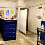 大阪屋 - 店内風景 立ち呑み席もあります
