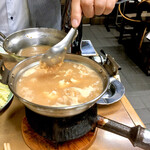 すき焼･鍋物 なべや - 優しく投入