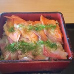 Sushi Tofuro - ぶりとサーモンの炙り刺身重