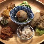 新屋食堂アヤナイ - オカズがいっぱい