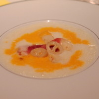 ツキ シュール ラメール - インゲン豆のスープ　この黄色の部分がまずい。　輪切りのまずいイカが沈んでいてビックリ