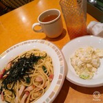 Saizeriya - ランチ　ほうれん草のスパゲッティ　スープ、サラダ、ドリンクバーつき　全景