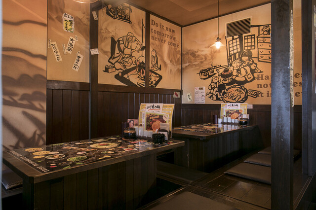 座席 : 創作串揚げ・山賊焼き 恵比寿大黒天 （エビスダイコクテン