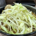 所沢 大勝軒 - ・もり赤マー油 820円/税込
      ・野菜 120円/税込
      ・味玉 100円/税込