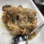 日本酒Dining 根岸 川木屋 - 海鮮トマトリゾット。ピリ辛、貝が割れてて食べにくかった