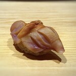 鮨 さかい - 赤貝（山口・宇部）・・厚みがあり、噛むと独特の旨みを感じとても美味しい。