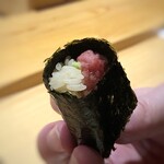 鮨 さかい - トロ巻・・叩いたトロがトロケマスね。