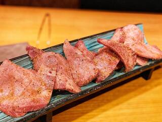 Yakiniku HONMA - 「タン」当店は国産牛のタンを使用してます柔らかさと味わいは抜群です