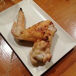 真面目焼鳥 助平 - 手羽（180円）