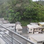 ホテルウエストコート奄美Ⅱ - 富田酒造所の屋根が見えます