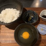 炉端炭火 回 - 宮崎飛来幸地鶏の卵かけご飯