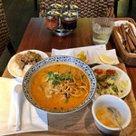 Bangkok Night - ランチ本日の日替わり「カオソーイ(揚げカレーラーメン)」