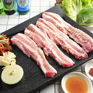 食材や調理方法にこだわった「生サムギョプサル」をどうぞ♪