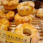 グラーノグラーノ 富士吉原店 - ふわふわパンにクリームチーズ　300円