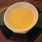 美齢 - コーンスープ（受け皿はコシノヒロコ）