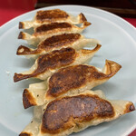 新珍味 - 餃子。パリパリ