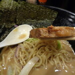 煮干し中華そば 一剣 - 結構な厚みでございます