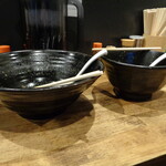 煮干し中華そば 一剣 - 丼の比較