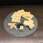 Osakenobijutsukampontochouten - チーズの盛り合わせ 900円