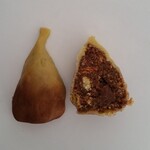 パティスリー ロタンティック - 中は古典的なフランス菓子のドライフルーツたっぷりケーキ