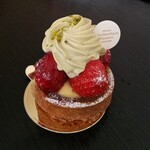 パティスリー ロタンティック - 苺が小ぶりなのにギュッと味が詰まってて美味しい