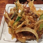 お店からサービス品は、ほたる烏賊と九条葱の天婦羅