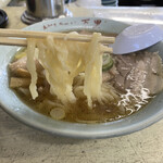 万里 - チャーシュウラーメン　￥860
            
麺リフトアップ