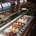 パティスリー ロタンティック - ショーケース内