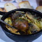 朝めし酒場 ナニコレ食堂 - 何らかのアヒージョはマッシュルーム