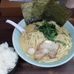 横浜家系ラーメン 魂心家 - 豚骨ラーメン（醤油）　700円