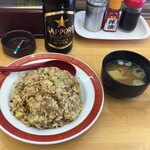 とんとん亭 - キャーーー！！！やきめし！¥550。単品やきめしは¥550ながら、量が多いな！ラーメンの汁では無く味噌汁に見える中華スープが付く。