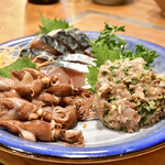 [手前左]新物 ホタルイカ@480円│[奥]しめサバ@500円│[手前右]イワシなめろう@580円