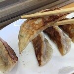 とんとん亭 - ¥250餃子はタレ無しでも美味いヤツヽ(´o｀