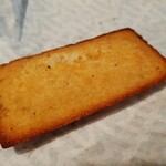 128145859 - ｖ甘くコク深いバターと、風味豊かで香ばしいアーモンドの素朴なハーモニー、Financier2.4ユーロ