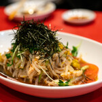 台湾料理 生駒 - 2020.3 もやし・カイワレ・海苔のサラダ（680円）