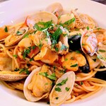 ラ・ボッテガ・デルマーレ - 魚介類（アサリ　イカ　小海老）のトマトソーススパゲティ