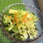 気ままなキッチン - ミニサラダ付き