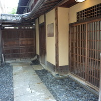 モトイ - 右手の引き戸が、入り口です。