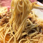 らぁめん小池 - ニボ台湾ラーメン麺リフト