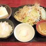 Butamaru Shokudou - 肉野菜炒めライスと半熟卵と冷奴