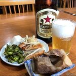 くまちゃん - 中瓶、つまみ3種(炒め物、とーふ、漬物) 、ソーキ煮・三枚肉