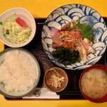 Sashimiyashintaroutotoan - 海鮮刺身のさっぱり醤油ダレ ¥950