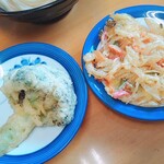 岡製麺所 - 料理写真:ブロッコリーの天ぷらとかき揚げは各100円