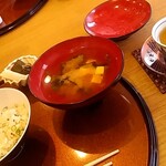 天風楽・ブランド松葉蟹 松屋町 青天 - おかわり自由の土鍋ご飯。ミョウガと胡麻かおる鯛ご飯