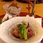 Tempura Burando Matsubakani Matsuya Machi Seiten - 飯蛸の柔らか煮とホタルイカと季節野菜の酢みそ和え  桃の花が春らしい
