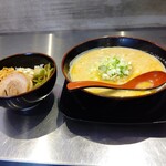 高崎はた山 - 【2020.3.26(木)】担担麺(並盛・140g)＋そぼろ御飯セット1,100円