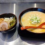 高崎はた山 - 【2020.3.26(木)】担担麺(並盛・140g)＋そぼろ御飯セット1,100円