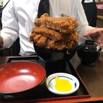 すみれ - とんかつ丼 1,550円　かつだけで1.5kgあります